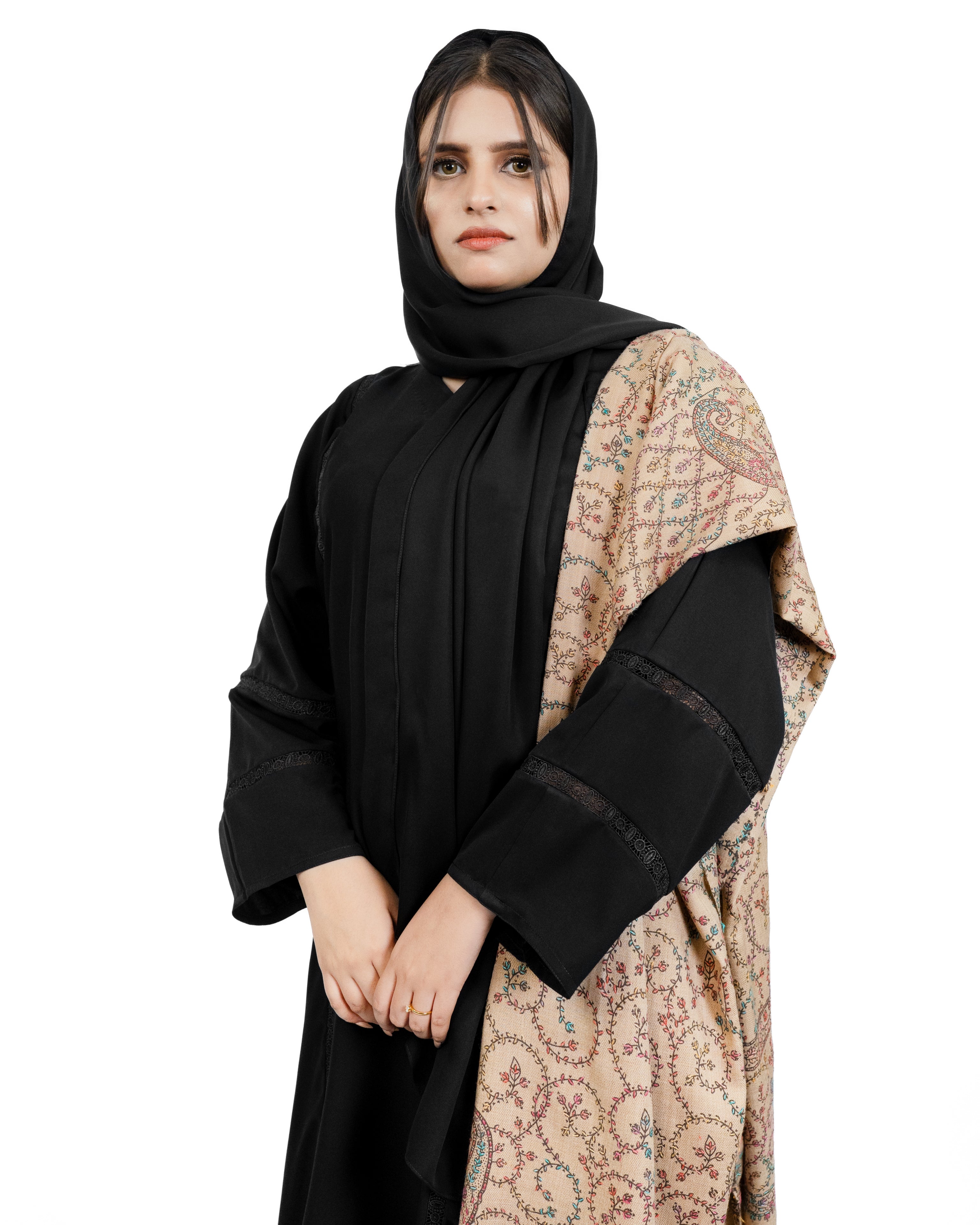 Shawl Nabaḍ Al-Turath