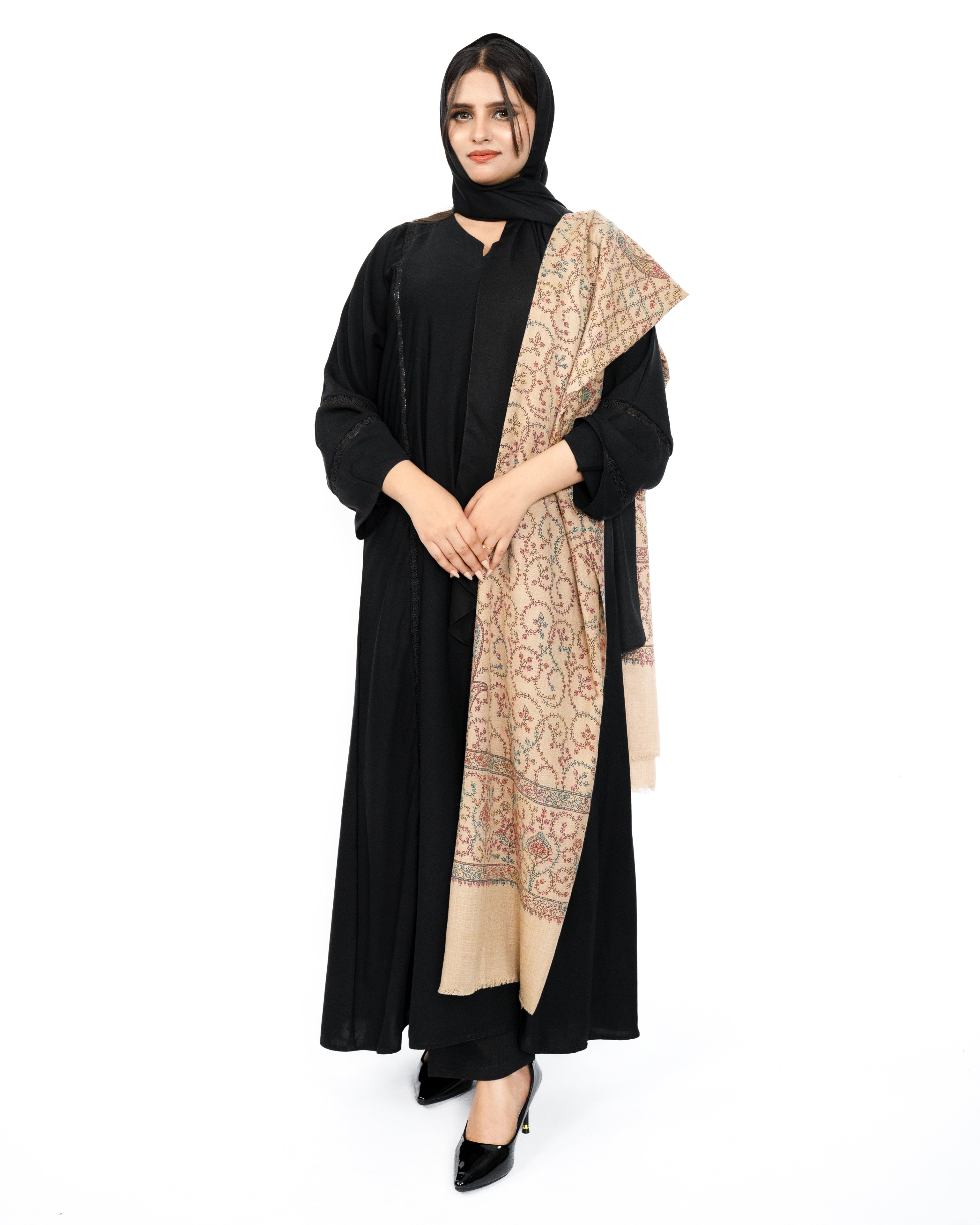 Shawl Nabaḍ Al-Turath